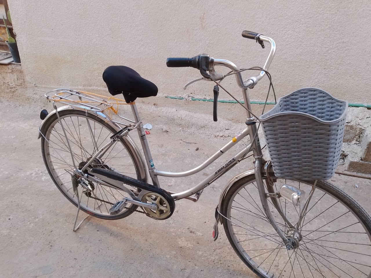 السلام عليكم بايسكلات للبيع ممكن الدجيل رقم ***********
