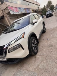 نيسان روج SV 2023  - للبيع والمراوس  المواصفات   _تشغيل عن بعد   -مصاب...