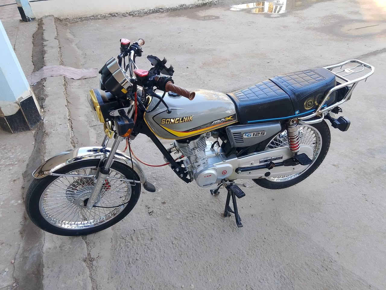 بيع مستعجل تايكر موديل 25 صارله  شهر طالعه منل وكيل شرط مكفوله منل شخط كلشي شغال اي نقص مابيه (اوراق كامله)سعره 670/مكانه حمزه الغربي رقم ***********
