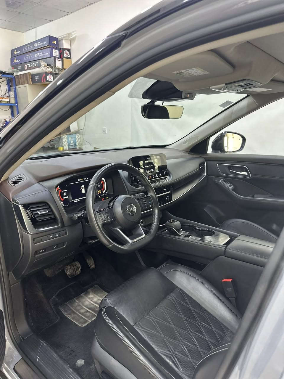 السلام عليكم للبيع موديل 2022 حادثهه بنيد وجاملغ فول السيارة واحد ع واحد 3 بستم رقم بغداد السعر 200 وبيهه مجال للاستفسار الاتصال على الرقم (***********)(***********)
