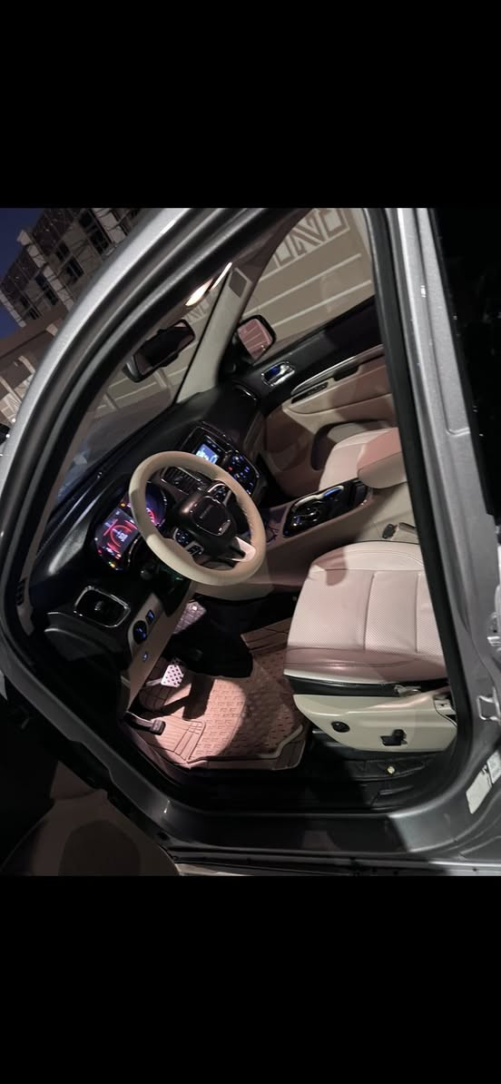 للبيع 
دورنكو 2014 رقم بغداد انكليزي بأسمي 
مكينه وگير جديدات قبل شهرين انشدن المكينه ٣٦٠٠ لادوانس ولا شي حط بانزين عادي وتوكل السياره تبديل جاملغ يمين اثر طخه وتبديل باب خلف الراكب فقط الباقي مكفول موجود فحص المندلاوي تخم تاير جديد ويل مكسيكي شاشه جبيره دواخل جلد ابيض السياره نضيفه جدا السياره محدثه الدعاميه الاماميه والايتات محدثه 21 السياره فور ويل ومشيول تريد ترجعه براحتك السياره ماناقصها شي 
السعر 205 وبيهه مجال كلش قليل مكانها البصرة 
***********
