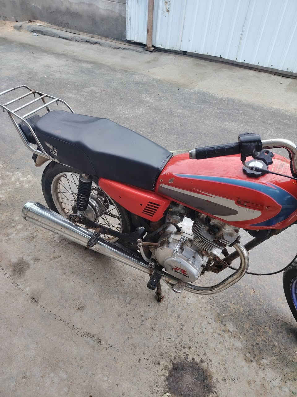 السلام عليكم $دراجه ايراني ادوات
نامه دراجه تخبل بلمشي دهن وبانزين الستفسار السعر خاص 
***********
