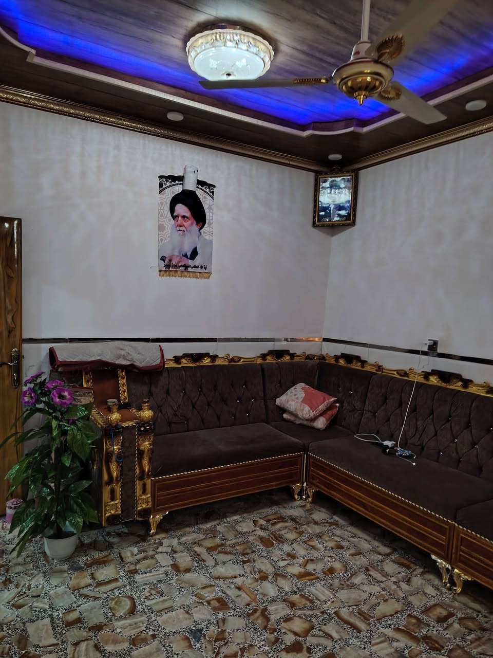 بيت للبيع
المساحه 100(10×10)
طابو زراعي سند 25
الموقع كوفه براكيه شارع لمعمل
مقابل مدرسه الشهيد علي الرماحي
بيت يحتوي علئ غرفه وصاله ومطبخ واستقبال وصحيات داخليه وخارجيه  والبيت قريب علئ شارع العام
الاستفسار ***********

