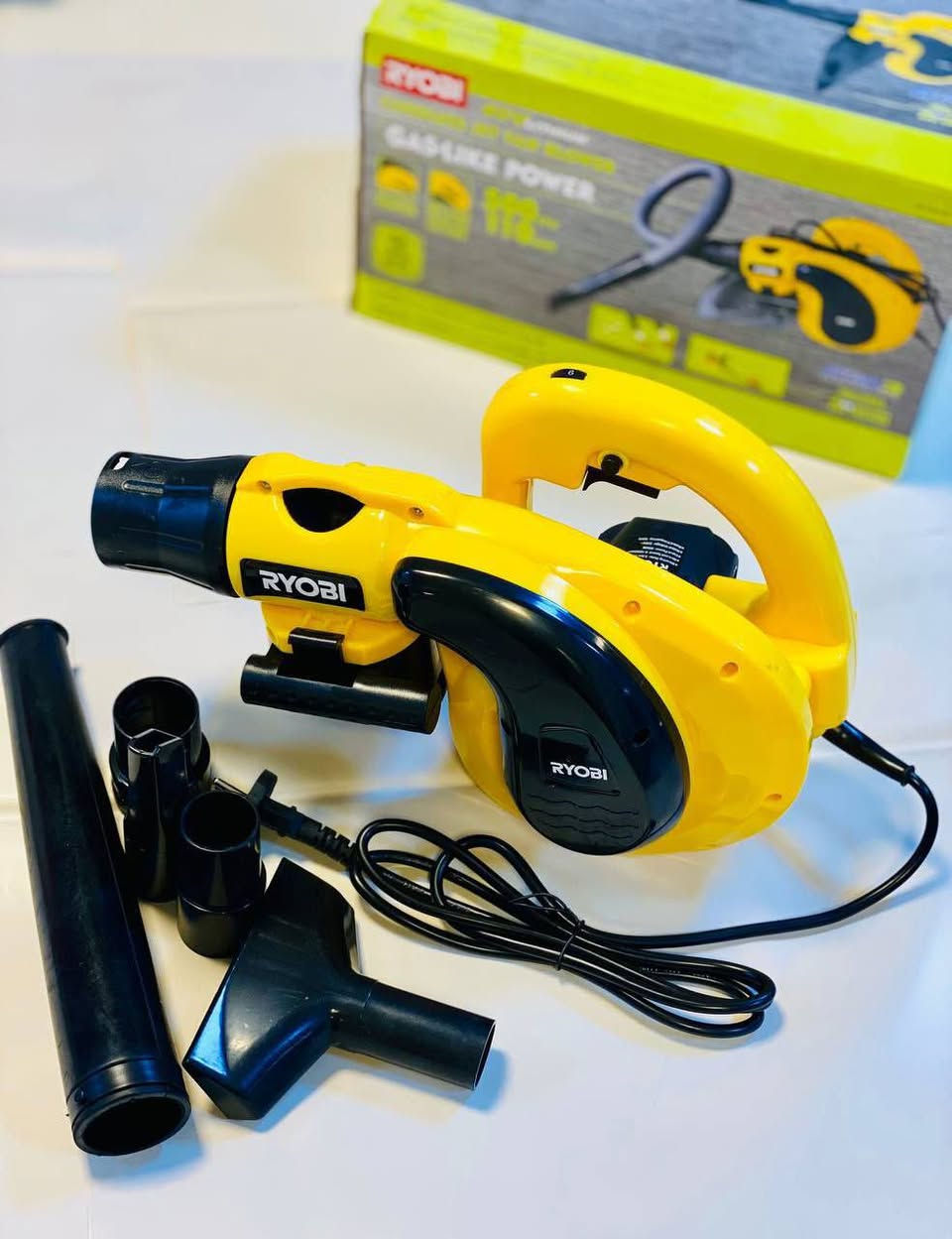 منفاخ هو بلور كهربائي سحب ودفع ألاول عالميآ 💪

✔️ بلور و محول مكنسة كهربائية 
✔️ حجم كبير 
✔️ يعمل بنضامين دفع وسحب
✔️ يمتاز بقوة سحب عالية جدآ
✔️ يمتاز بقوة دفع عالية جدآ للهواء
✔️ يعمل على الكهرباء مباشرة
✔️ عالي الطاقة 850 واط 
✔️ سحب ودفع قوي جدآ جدآ ✔️
✔️ ملف نحاس خالص 💯 + ملحقات من البلاستيك 💯 
✔️ صوت هادئ  
✔️ قوة دفع الهواء 14 متر 
✔️ سعة جمع الغبار والأتربة 2 لتر
✔️ نوعية أصلية درجة أولى  
✔️ نوعية ممتازة الأصلي صناعة أستراليا 🇦🇺🇦🇺

السعر 40  الف 
🚘 يوجد خدمة توصيل لجميع محافظات العراق ٤ الاف 🚘


**إذا كنت صاحب هذا الإعلان وتريد حذفه لأي سبب، رجاءا أرسل رسالة إلى الدعم الفني**