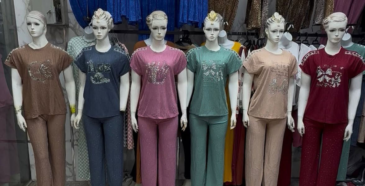 تراك كريشه ستراس 
قياسات
6 الوان 
5 موديلات 
السعر 60 الف الدرزن


**إذا كنت صاحب هذا الإعلان وتريد حذفه لأي سبب، رجاءا أرسل رسالة إلى الدعم الفني**