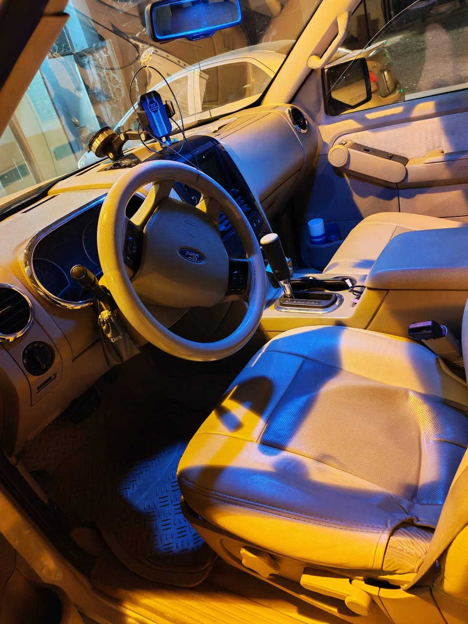 السلام عليكم
فورد اكسبلور رقم السليمانيه الجديد خمسه راكب لون أبيض موديل ٢٠٠٨بيها قطعتين ونص صبغ بدون دواخل والسونار موجود بالنشر للبيع ١١٠ وبيها مجال أو مراوس بفيوجن محرك ٢٥٠٠ وحسب الاتفاق والمعاينه مكان السياره السليمانيه

للاستفسار *********** واتساب
