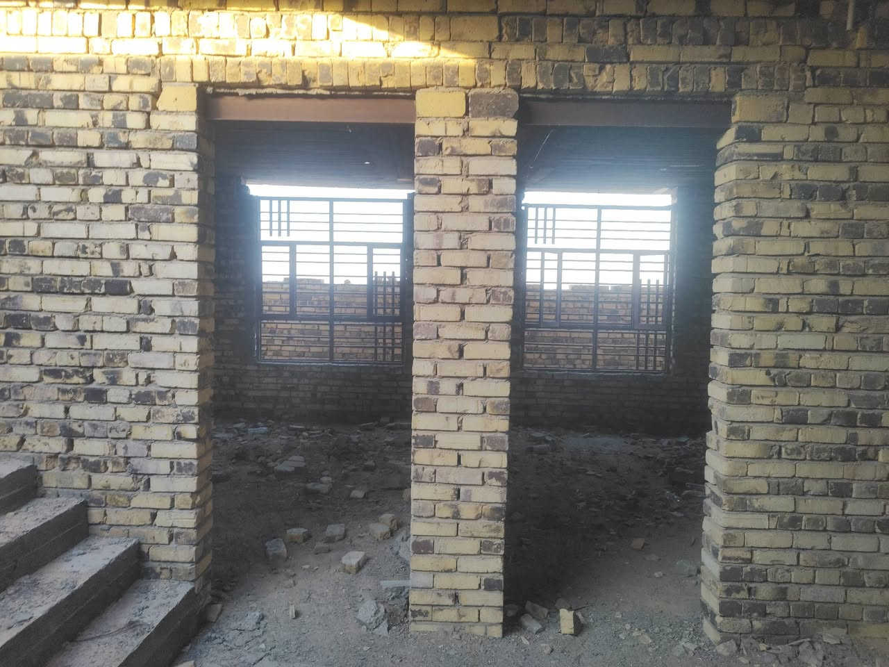 هيكل للبيع
طابوووو صرف
هيكل مسقف صب اساس وسقف 
٢٥٠ متر واجهه عشرة ونزال ٢٥ 
ثلاث غرف نوم استقبال مطبخ صالة وباقي ملحقات البناء 
نقص بيتونه موادها موجوده 
الحولي ثاني بجهة المجمع السكني ،، بناء ٢٠٢٤ ،،،، 68مليون
*********** متوفر واتساب و ماسنجر
