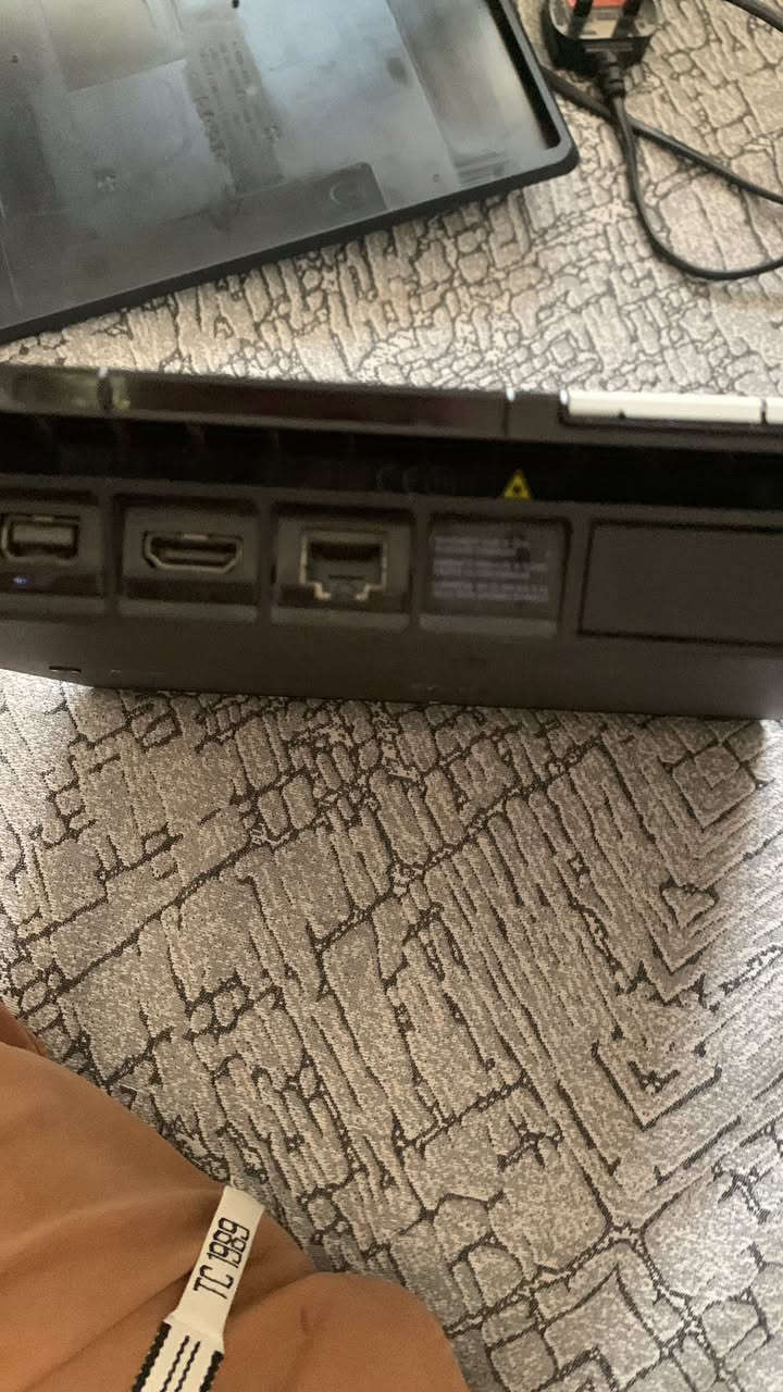 بلي فور سلم اماراتي ويا يدتين وحدة اصلية والثانية تجارية ذاكرة نص تيرا كامل الملحقات يجي ويا وحسابين موجودين بي الجهاز نضيف مامفتوح ولا مصلح لوك ستيكر للبيع بسعر 175 الف وبي مجال مكاني بغداد الغزالية


**إذا كنت صاحب هذا الإعلان وتريد حذفه لأي سبب، رجاءا أرسل رسالة إلى الدعم الفني**