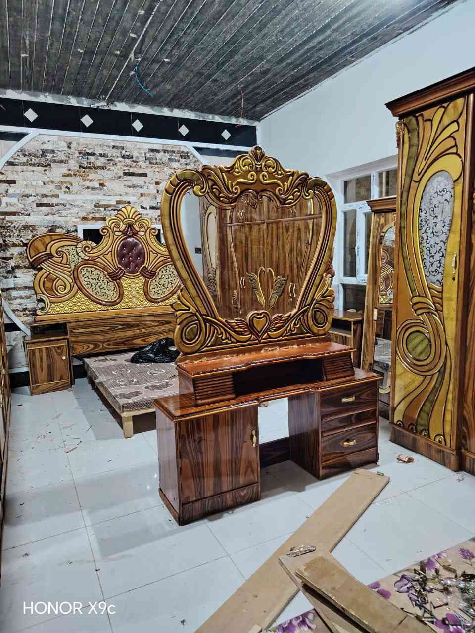 سلام عليكم يوجد غرف خشاب صاج البيع السعر 650بيها مجال العنوان قضاء الرمانه لاستفسار علا هاذ رقم ***********
