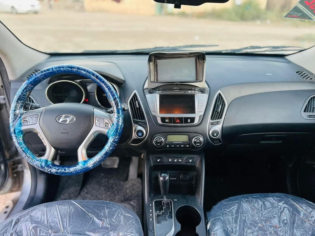 السلام عليكم ورحمة الله وبركاتة 
توكسان ادوات كصه جنطه
متوم وجاهز شغل مضبوط
موديل 2014
اللون فيلي
محرك كاز 
السياره جاهزه للاخير ما ناقصه برغي شرط
كير مكينه حداده تخم تاير كارتون
السياره حلوه وجاهزه مال جناي
كفاله من الشخط
شاشه 
تبريد
تدفئه
مضخم صوت
جام اوتو
نظام ايكو 
للاستفسار ***********
العنوان ناصريه 
السعـــــــــر 50
