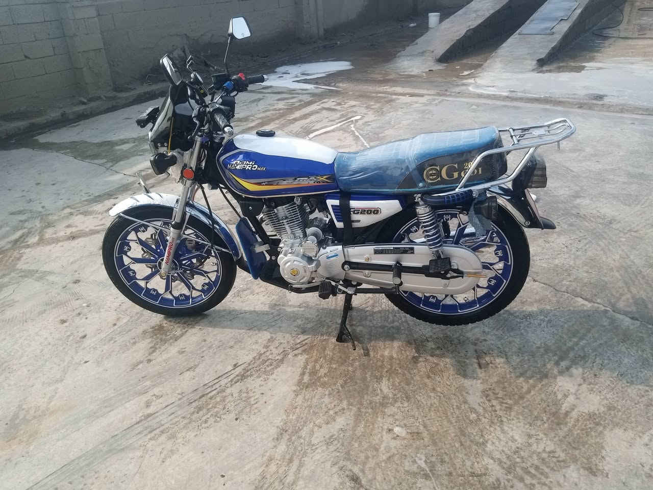 سلام عليكم دراجة للبيع موديل 25محرك 200نضافة فول وضع الشركة محرك سبانه ما طاخته مكان جلولاء للستفسار ***********
