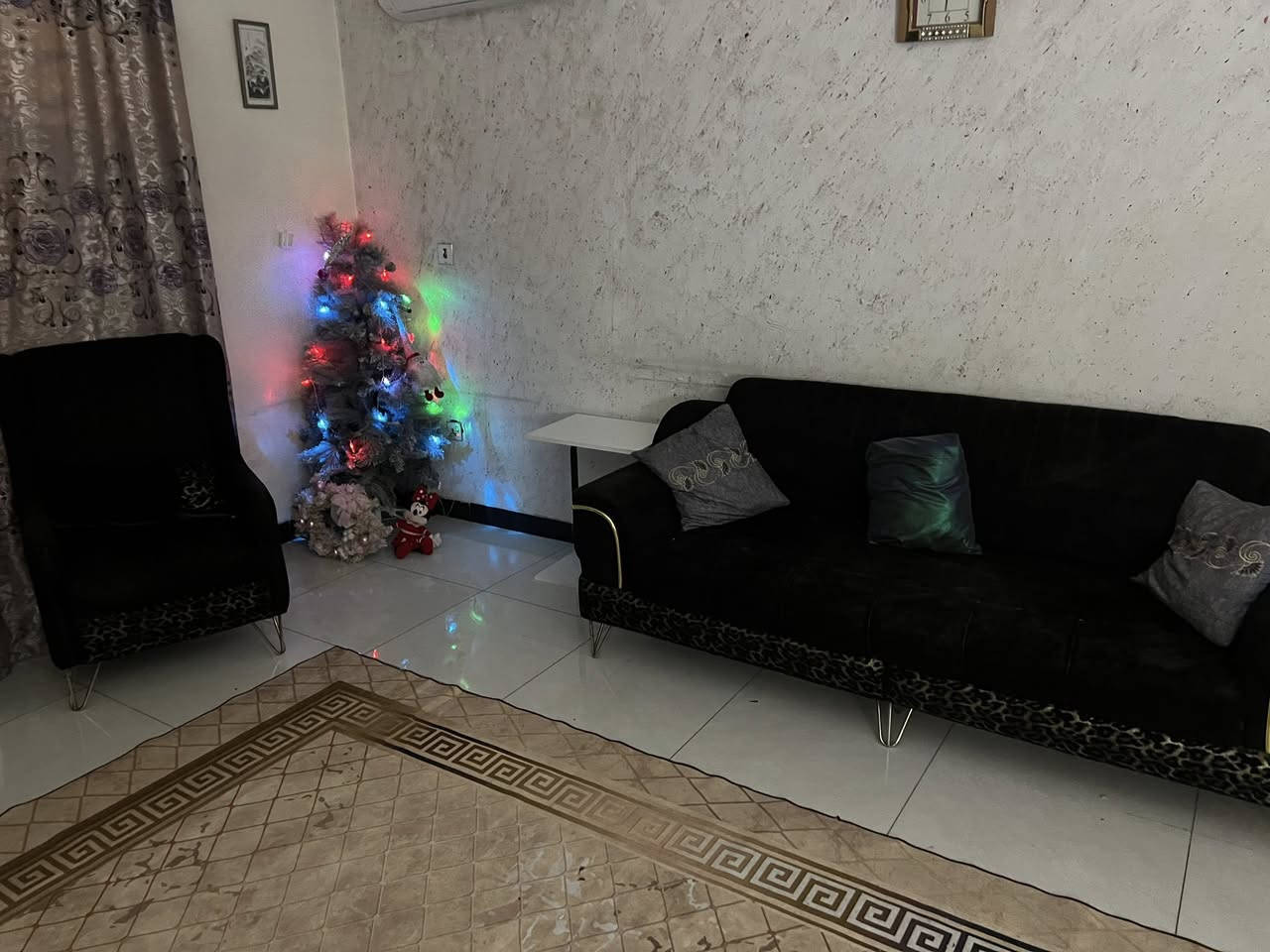 تخم مستعمل بسعر 150 الف مكاني منصور للتواصل ***********
