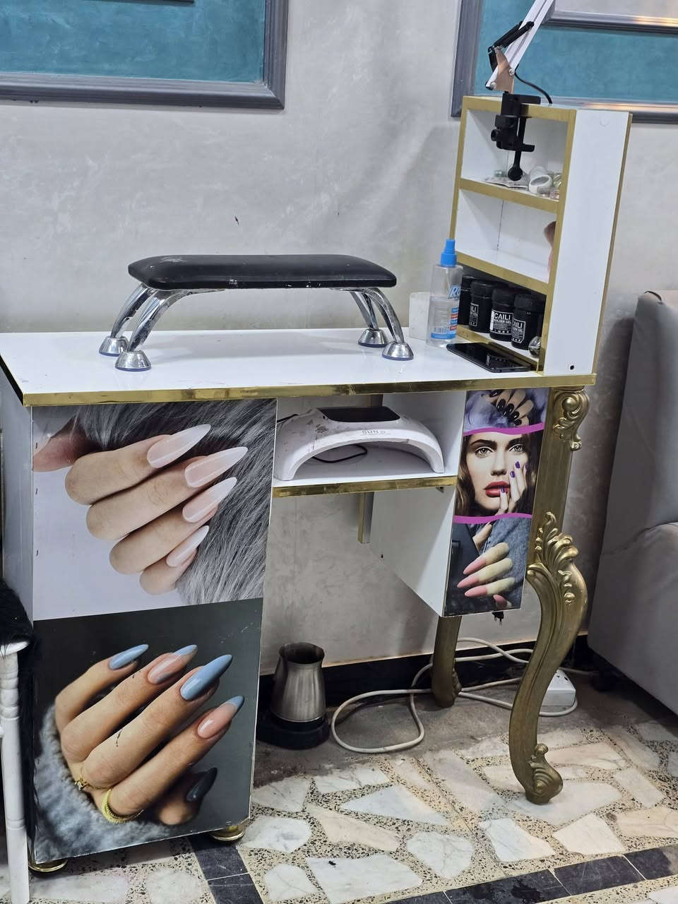 ميز اكرلك مع الاغراض مسند +جهاز مبرد+ جهاز يوفي شحن جل اكستيشن علب مع جلش مع تبسات مربع ومدبب واضافر شهريه دزاينات فرجهة الي تجي كبل تشتغل بيهن ميحناج شي او مواد السعر 125العنوان الدوره سوق الاثوريين


**إذا كنت صاحب هذا الإعلان وتريد حذفه لأي سبب، رجاءا أرسل رسالة إلى الدعم الفني**