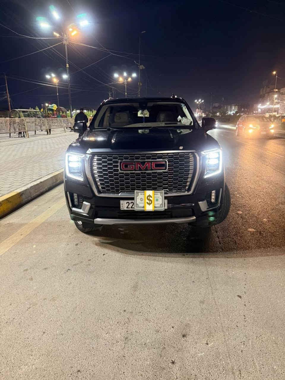 السلام عليكم
سياره جمسي ذنيالي 2021البيع ومراوس ب لانذكروز 

السياره كفاله عامة عذه شخط بل باب الخلفي مامبين

مواصفات معروفه فول واحد على واحد 

عنوان السياره بغداد الطالبيه

تصل على هاذه

***********
