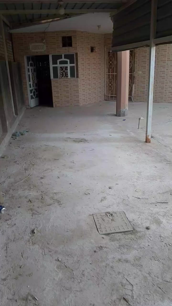 دار للبيع طابو زراعي سند 25 مساحه ٢٥٠ م الدار قديم بس ينسكن بي حاليا ناصي عن الشارع طبعا شارعه ٨ م يحتاج بعض الترتيبات بس بسعر مغري ٩٥ مليون قابل للتفاوض طابق ونصف كونكريت مسلح طابوق جمهوري غرفتين نوم واستقبال وكلدور ومطبخ ومجمع صحيات متكامل مع مناور داير مداير البيت فقط البيت ناصي العنوان حله جزائر خلف مستشفى الحياه للاستفسار الاتصال على الرقم التالي واتساب ايضا *********** بالمناسبه ابيعك كاع لكن ينسكن بي حاليا ومستأجر ب350 الف تريده سكن تريده استثمار
