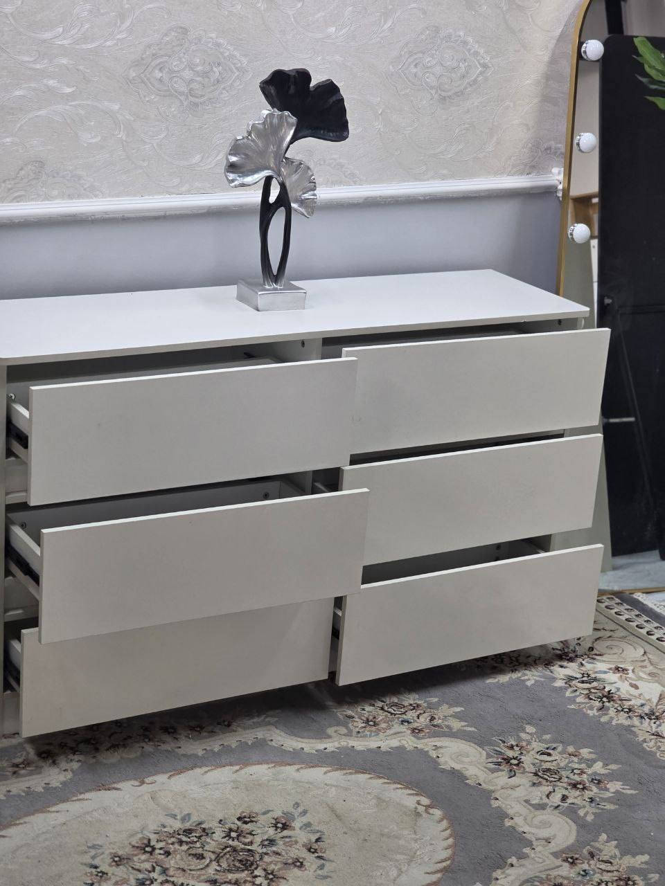 ✨ وصل الجديد يمّنا – كوميدي مجرات متعددة الاستخدامات ✨
قطعة فخمة وعملية تخدمك بأكثر من مكان 👌
تستخدمها:
✔️ ميز تواليت أنيق
✔️ كوميدي مدخل بيت
✔️ وحدة خزن عصرية للغرفة أو الصالة
📏 القياسات:
▪️ العرض: ١٤٠ سم
▪️ الارتفاع: ٨٠ سم
▪️ العمق: ٤٠ سم
✔️ تصميم مجرات مرتب
✔️ مساحة خزن واسعة
✔️ شكل عصري يضيف فخامة للمكان ✨


**إذا كنت صاحب هذا الإعلان وتريد حذفه لأي سبب، رجاءا أرسل رسالة إلى الدعم الفني**