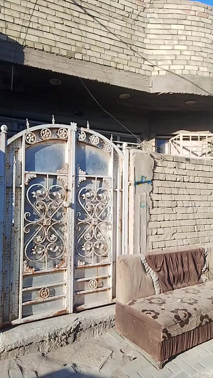 سلام عليكم يوجد بيت للبيع 100 متر خلف معمل الغاز شارع العريض زراعي سعر 85 وبي مجال رقم ***********
