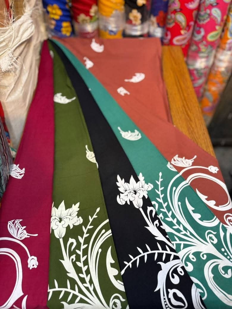 كشمير لكر خامه ثقيله 
عشر قوالب 
البيع جمله فقط
العنوان شورجه سوق الصفافير سوق المراديه
علي طعيمه 
للتواصل 
*********** حسين
*********** حسن
