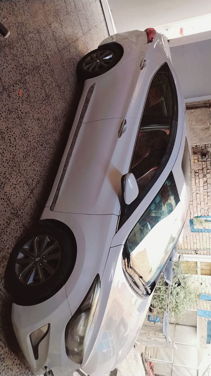 م
لنترا مديل 2015 خليجيه بيه حزام صبغ محرك 180دوش 
صدر ما مي خلفي جديد تخم تاير جديد باتري جديد 
تبريد جديد سياره جهزه من كلشي  سياره سنويه بسمي 
هزه جديده رقم دولي سعر105رقم ***********
