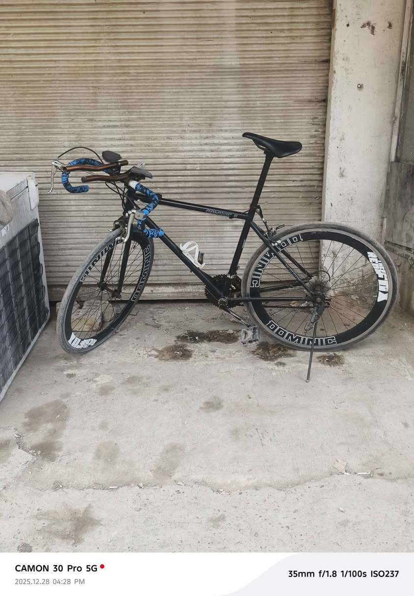 بايسكل للبيع  C700  يحتوي على بوري مال كشن كشن كاربون فايبر عداد سرعة و بلوتوث وخوذه  المكان الحرية الولى *********** السعر 175
