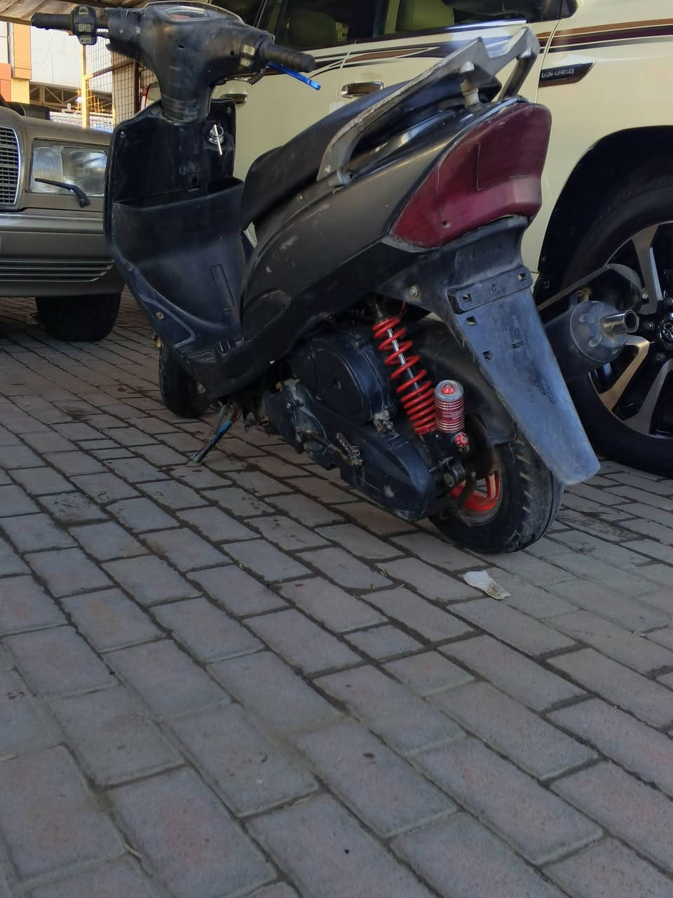 السلام عليكم ماكس للبيع شغاله سلف هندر نكره بلاديه مكينتها حلوة  كفرات شوي تعبانه عارضها 375وبيها مجال بسيط مكاني بغداد حي النصر ***********
