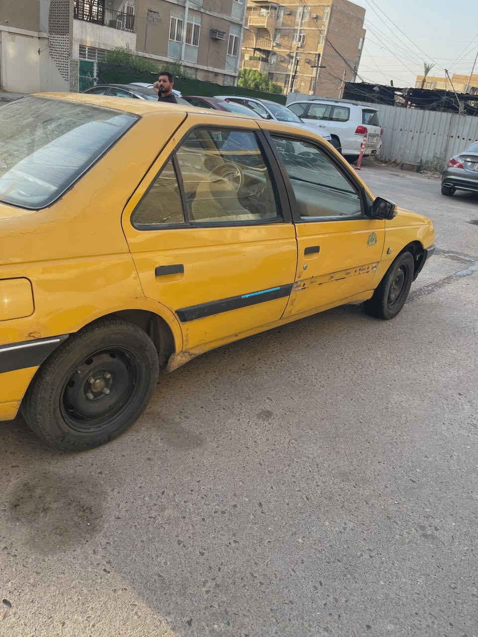 بيع مستعجل ب٢٠ ورقه السياره بيها نواقص وعليه قرامات ٤٠٠ الف تنكص من سعر السياره ***********
