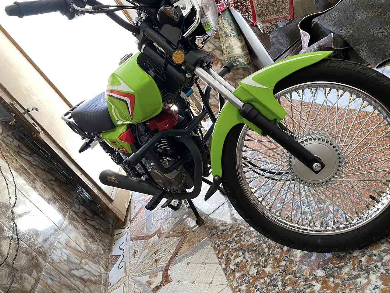 دراجه شينك للبيع سعر واحد300العنوان بصره رقم الهاتف ***********
