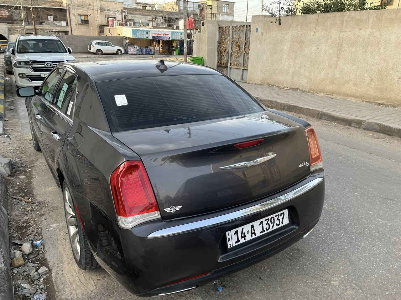 اوباما موديل 18 معلايه 22 السياره شوفه عينك ماشيه 38 الف ميل السيارة مابيها نواقص شغل واطلع وسونارها منزله هنا كدامك شوفه وشوف السياره شنو بيها بس اكلك على شغله مكتوب بالسونات طخه ورا باب الصدر هاي رصعه خفيفه وحادثه جاملغ الامامي يمين والبنيد 
السعر 180 وبيها مجال 
للتواصل ***********
