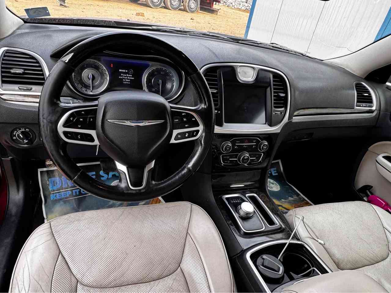 كلايسلر اوباما 2018 AWD
السيارة ماشية 133 كم  
فول مواصفات رادار ، مري قلاب ، كشنات تدفئة تبريد ، بانوراما ، كشنات جلد ، تحديد مسار ، مكينة V6 3600 vvt ، كير ومكينة شرط مامفتوح ، رقم بغداد بسمي تحويل مباشر مشروع وطني 
السعر : 200 ورقة وبي مجال 
الرقم : *********** بغداد, العراق
