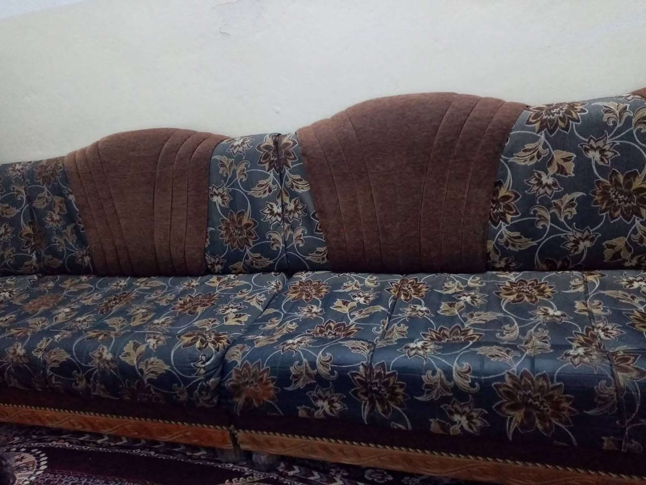 للبيع السعر ١٧٠
٩.   أمتار
اذا شراي اتصل عل رقم ***********
