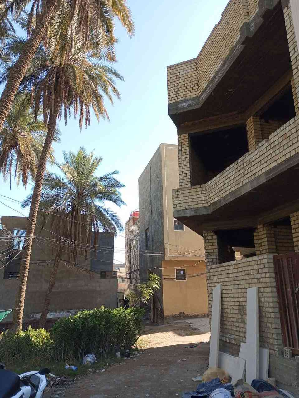 السلام عليكم تعلن شركة الجبوري للعقار والمقاولات العامه عن بيع دار ركن  ملك صرف زراعي سند 25 في منطقة الكريعات الدهاليك شارع الجوبه هيكل تريد على هاي الحطه تريد تسليم مفتاح
1 المساحة 90 مترررررر
2 الواجه 7 مترررر 
3 النزال 13 متررر
4 عرض الشارع 6 متررر 
5 السعر 190  مليون  وبي مجال 
يتكون من طابقين وستاره وبيتونه وسطح 
عنوان الشركة الكريعات الكويتي شارع حسينية ابي تراب قرب فلكة القرغولي استفسار اتصال على الارقام التاليه 
*********** أبو صكر الجبوري 
***********
