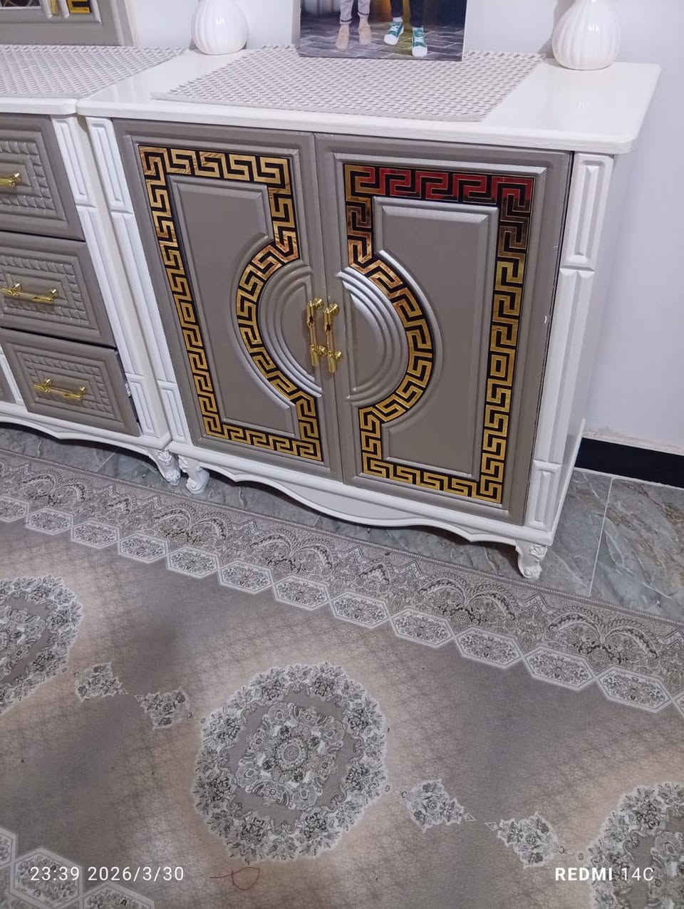 غرفه للبيع مصار شهرين من شتريتها مستعجل على بيعتها غرفه داخل صاج وخارج تصميم تركي الخشب عراقي غرفه جديده كلش السعر خاص العنوان حي اور سبع قصور رقمي *********** متواجد واتس اب
