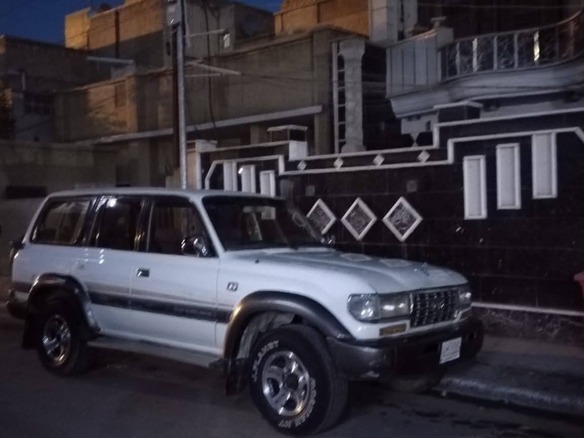 السلام عليكم ورحمة الله وبركاته لاندكروزر ٩٥ أبيض ٦ راكب كير عادي نوزل مامصبوغه بس الدعاميات محرك ٦ سلندر مكينه ٤٥٠٠ لو كير شغال السعر 75 
للاستفسار 
***********
*********** 
ملاحظه*التواصل على الارقام التالية غير متواجد على الفيس
