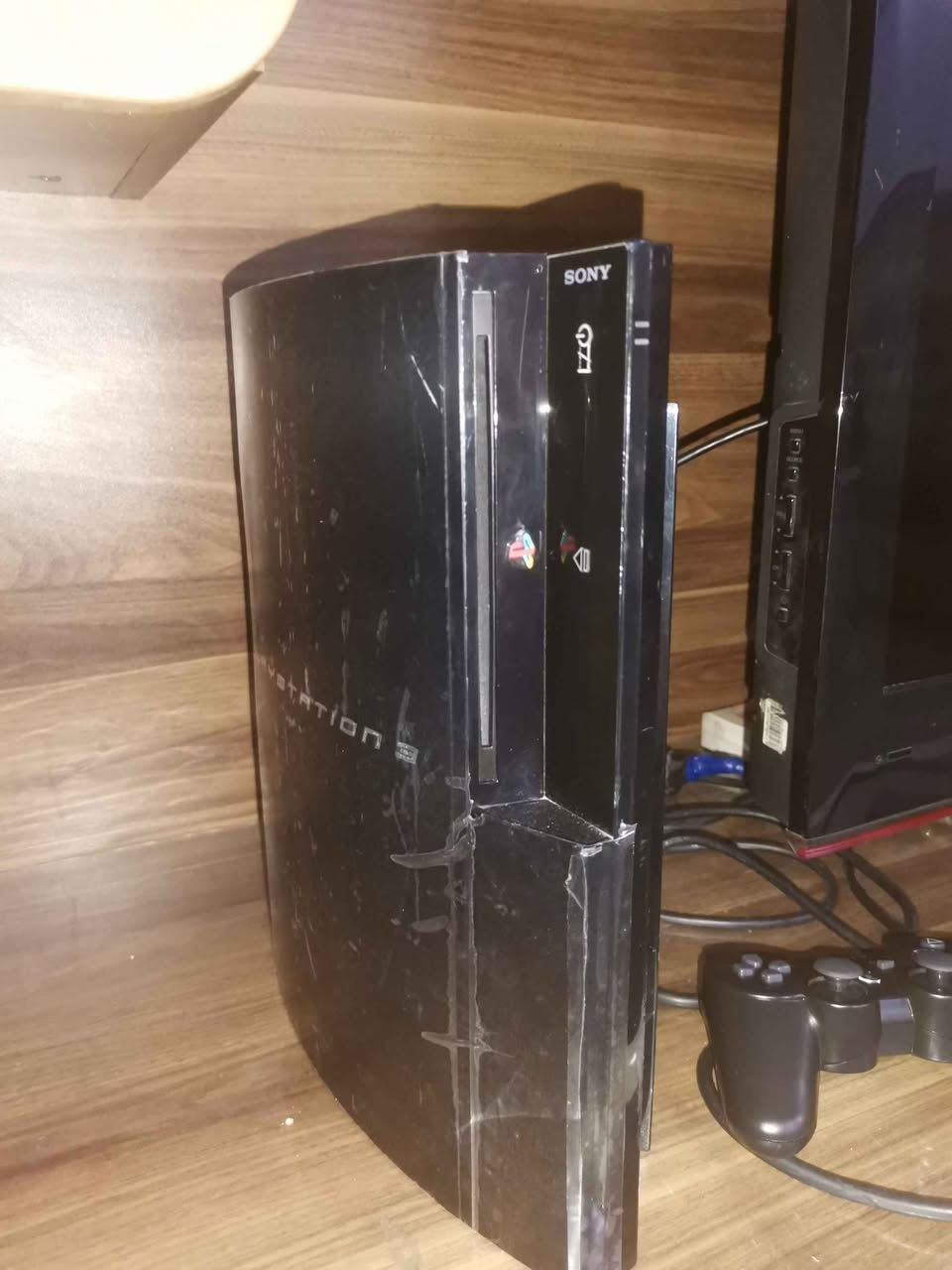 Ps3 fat 200 giga كه له ك باقش بيعيب ده ستكه ك يل كه ل سعر 85 ومجال *********** دهوك, العراق
