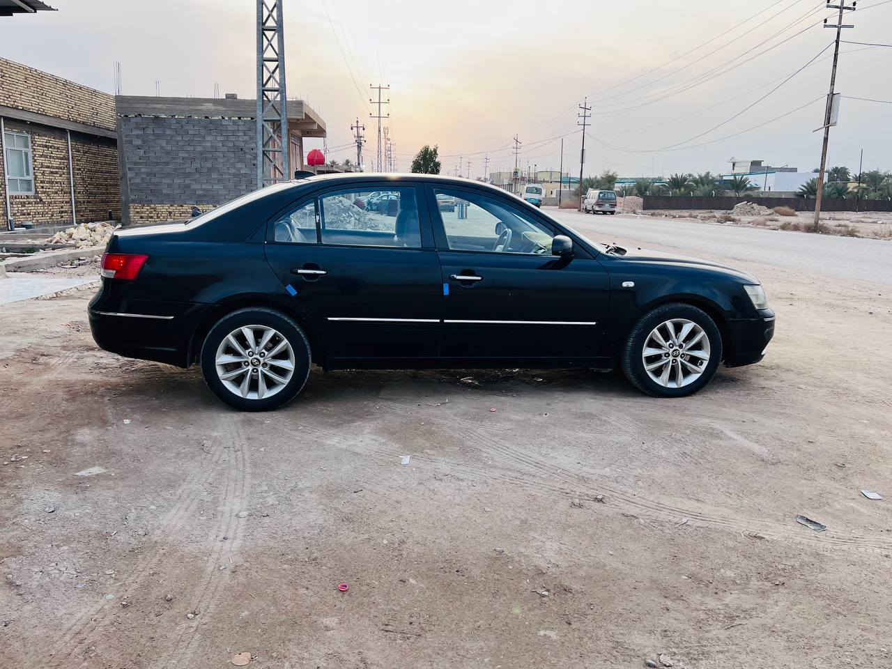 السلام عليكم 
هونداي سوناتا 2010 
  مكينه 2000 
رقم اربيل دولي تحولي او وكالئ
  بيه ( بيه جاملغ خلفي صبغ بدون دواخل وبيه جراد بلبنيد  )
سياره حلوه وحاهزه مال جناي 
    السعر ( 85 ) وبيه مجال 
الشراي يتصل *********** 
           الخاص مغلق بدون حراج
