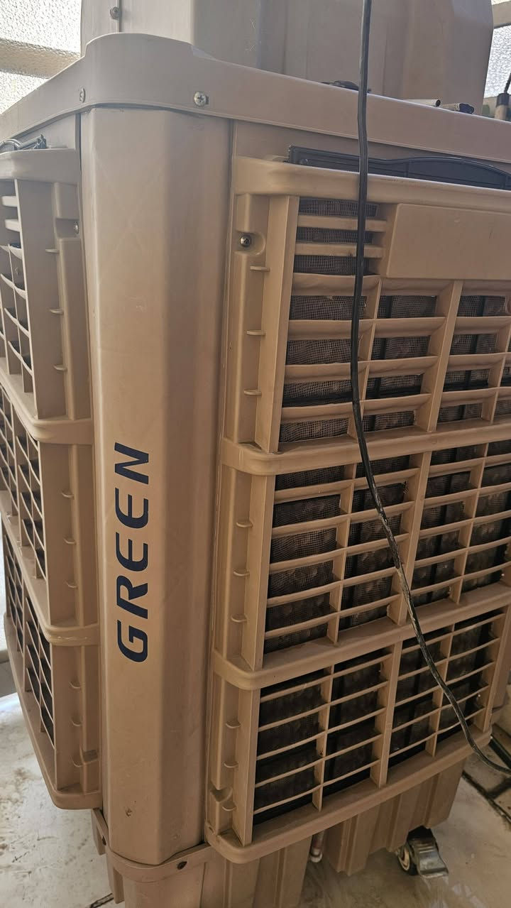 السلام عليكم
Green مبردة كونفيرا للبيع ماركة 
استخدام جدا قليل 
سبب البيع مكان ما عدي 
السعر 250 مكاني بغداد الشعب 
***********
