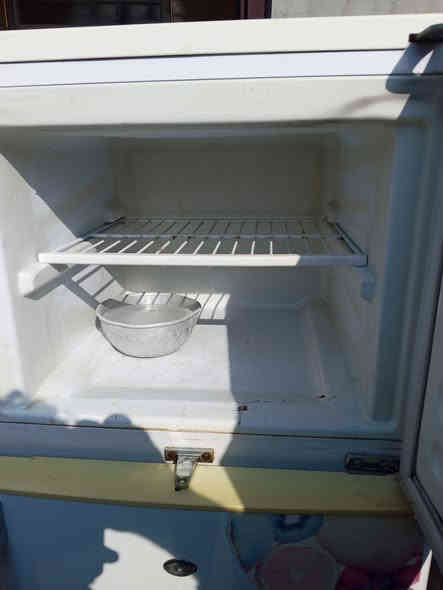 ثلاجه.14 قدم  شغاله كل عيب مابيه. بل الشرط.  السعر 100 الف وبيهة 
*********** 
***********
