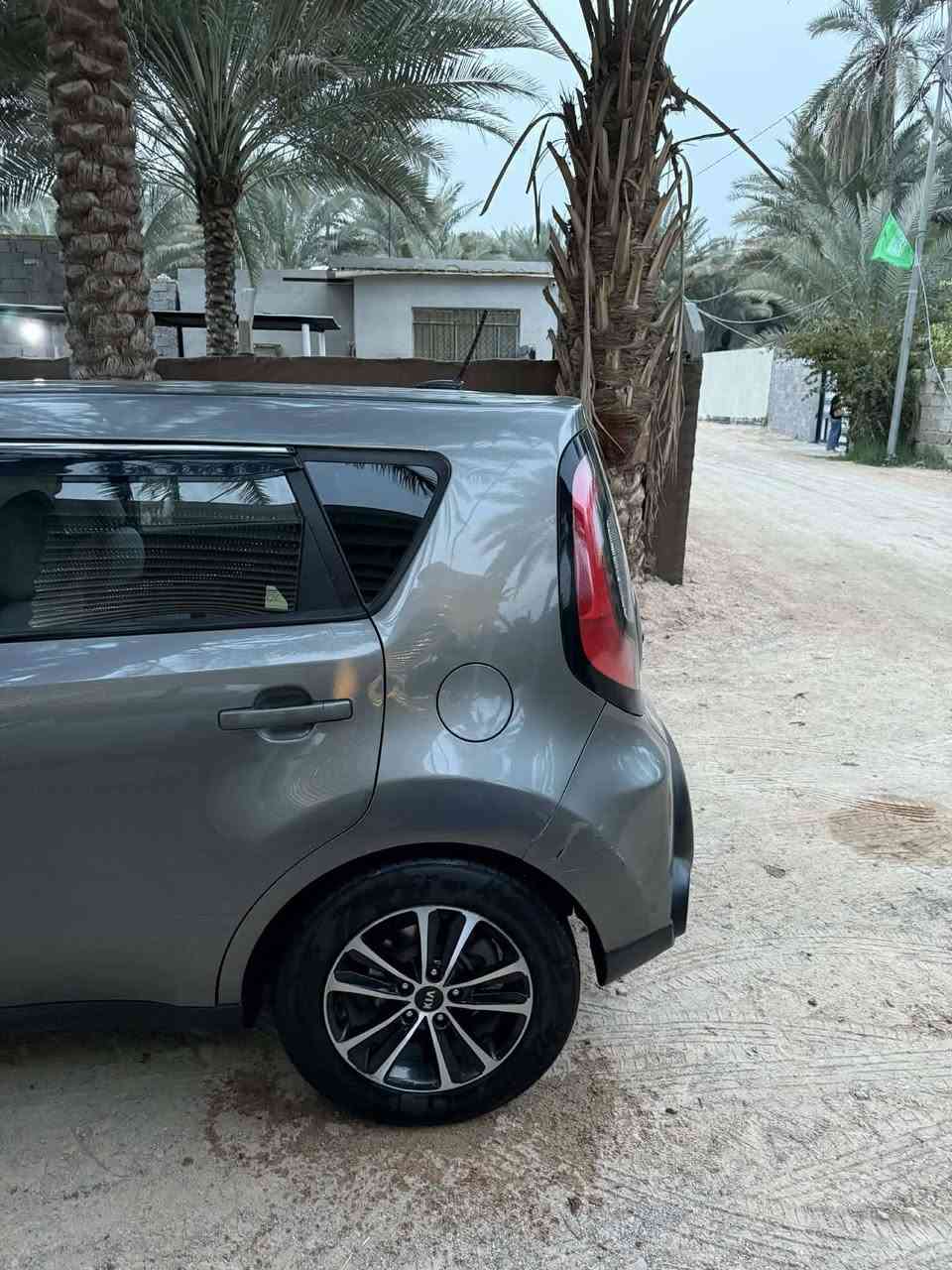 كيا صول 2016 رقم بغداد باسمي انكليزي 
مكينه كير تبريد مكفولات تخم تأير حداديه جديده سياره بدون اي ضرر داخلي جاملغ باب السعر 95 ورقه ***********   المكان كربلاء الحسينيه.
