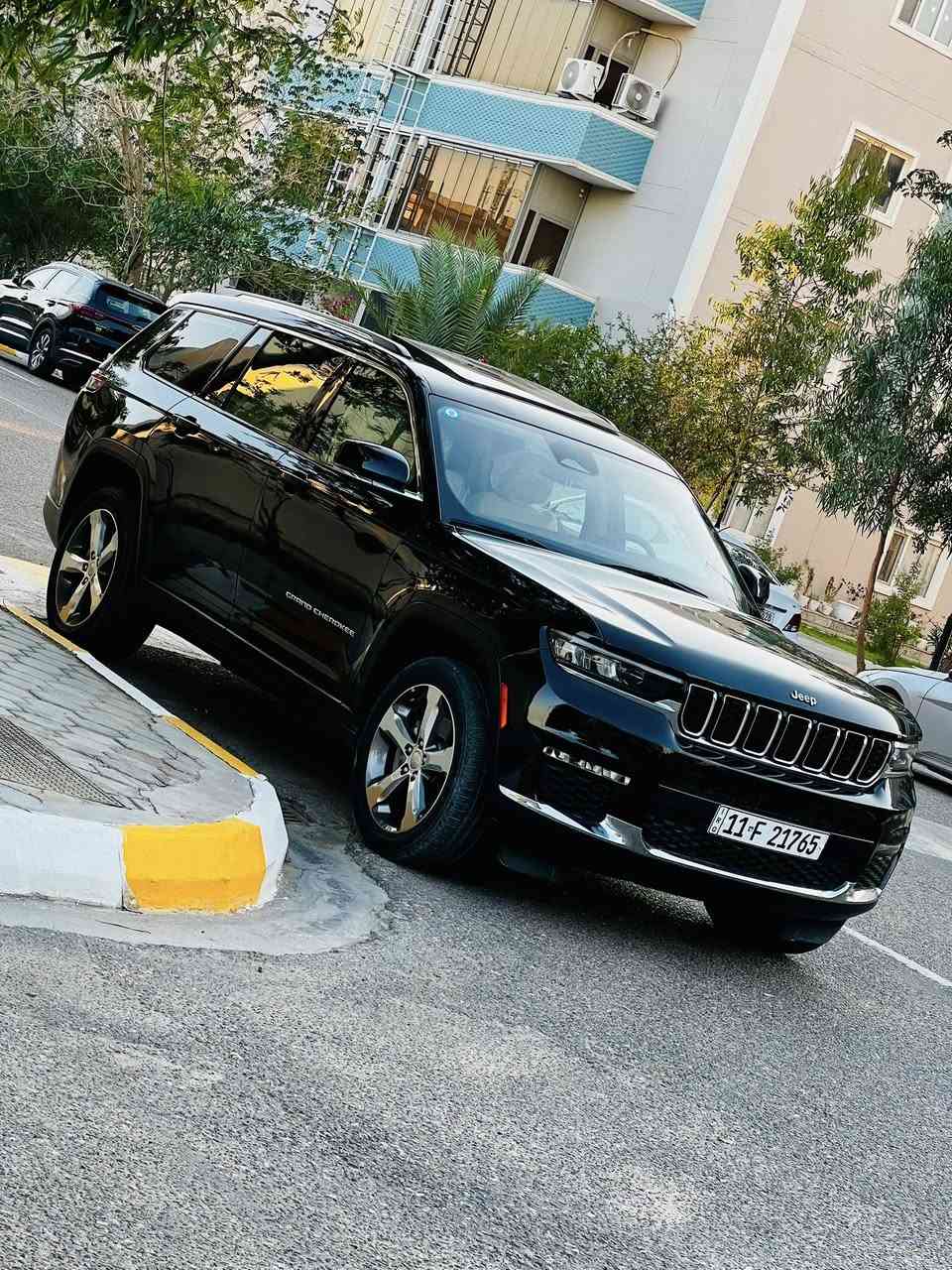 جيب  كراند شيروكي  لون اسود 2021 لمتد L .خليجي
7   راكب
وكالة هارلم السيارة  
المحرك : V6.  3.6L 
العداد :  37 الف  كيلو متر  
اللون : اسود 
الرقم : بغداد بأسمي 
سيارة جديدة على وضع الشركة  
مكان السيارة: البصرة 
المواصفات :
* دفع رباعي 4x4 . 
* رادار امامي مع مانع تصادم . 
* تحذير الخروج عن المسار . 
* تحذير النقطة عمياء  .
* ويل قياس 20 انج .
* سقف بانوراما . 
*دشبول دجتل مع شاشه بمواصفات عاليه
* شاشه كبيرة 10.1 انج . 
* نظام الخرائط (GPS) .
* كاميرا داخلية محيطيه  360 درجه  . 
* كاميرا خلفية . 
* المصابيح الأمامية زنون .
* كشافات الضباب زنون .     
* تشغيل عن بعد .
* صندوق كهربائي .
*شفتات بالستيرن.
السيارة مغلفة ppf  بالكامل  من شركة دايتك 

كفالة عامة  ما عدا  بارد بالجاملق الامامي  اثر طخه باب بسيطه  وصور الطخه موجوده عندي  

*الگير ماوس مع وضعيات قياده متعدده.
* مقصورة الركاب من الجلد الفاخر .
*تطعيم الدشبول والابواب صاج ملكي.
* حفظ وضعيات الجلوس (ميموري) . 
* المقاعد الأمامية كهربائية .
* المقاعد الأمامية تبريد وتدفئة .
* المقاعد الخلفية تدفئة .
*سايد بريك بصمه.
*فول تحكمات ستيرن امامي خلفي.
*عشره  ايرباك بالدشبول ولتكم ولكراسي
* سستم صوت Alpine . 
* انارة داخلية LED . 
* حساسات خلفية . 
* 7 راكب .
* مكيف خلفي مع وحدة تحكم منفصلة . 
* تدفئة ستيرن . 
* مرايا متحسسه للضوء العالي . 
* مانع تصادم خلفي .
* بلوتوث تلفون . 
* محدد سرعة . 
* نظام التشغيل والاطفاء الاوتوماتيكي ( Auto Start System ) .
* نظام بريك اوتماتيكي ( Auto Break System ) .
*وبقية المواصفات المعروفه
بانزين محسن والدهن درجة اولى من وكالة موتل 
اسف على الاطالة
العنوان البصرة  
للاستفسار  اتصال وواتساب
السعر  348$ بيها مجال   بسيط  
حيل جديدة  
***********
