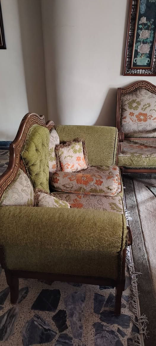 تخم زان مصري حفر
نظيف جدآ العنوان السيديه

9 مقاعد ***********
