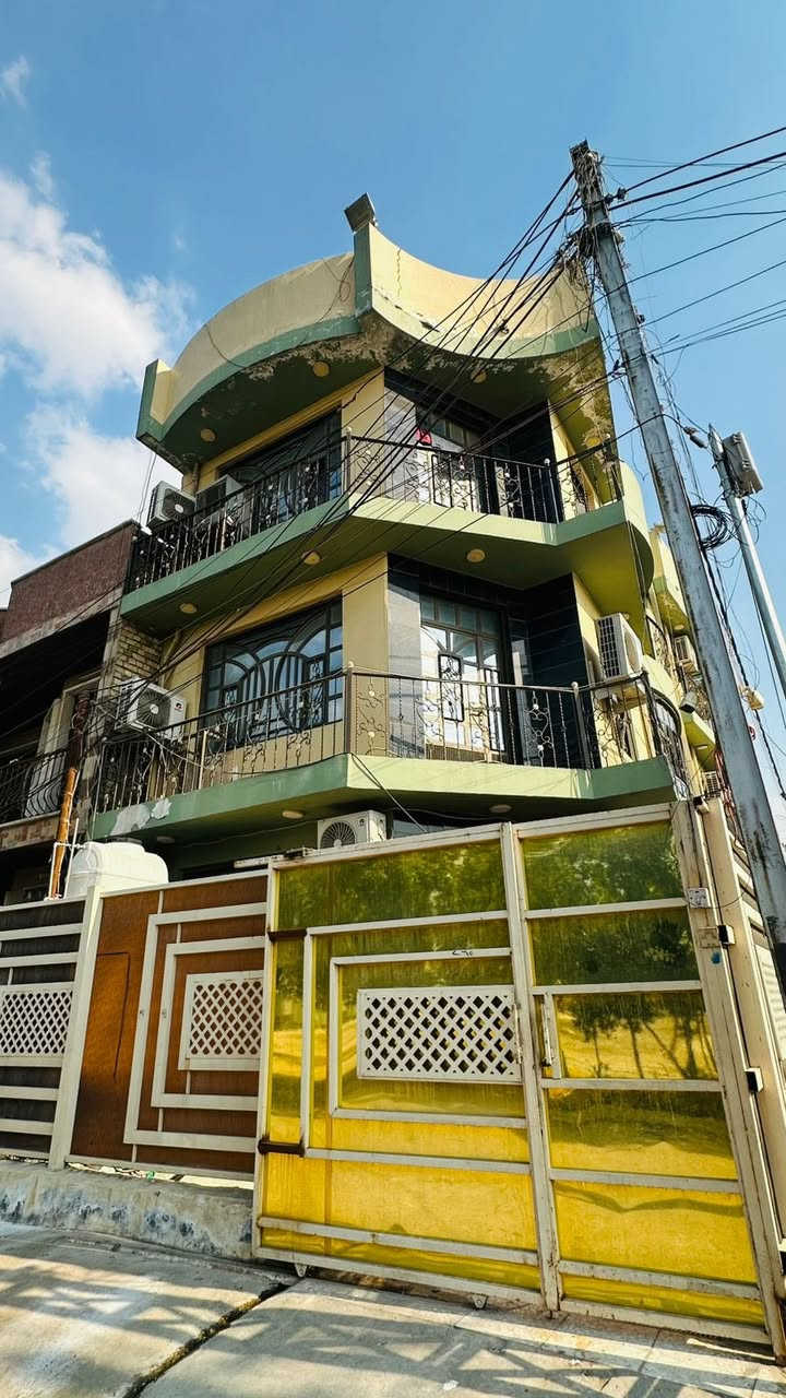 منزل للبيع مكون من ثلاثة طوابق وأربعة غرف نوم ركن والمساحه 100 متر الموقع المهدية الثانيه مجاور مجمع أسنان المنى ومقابل ثانوية الأثير للبنين 
للاستفسار ***********
