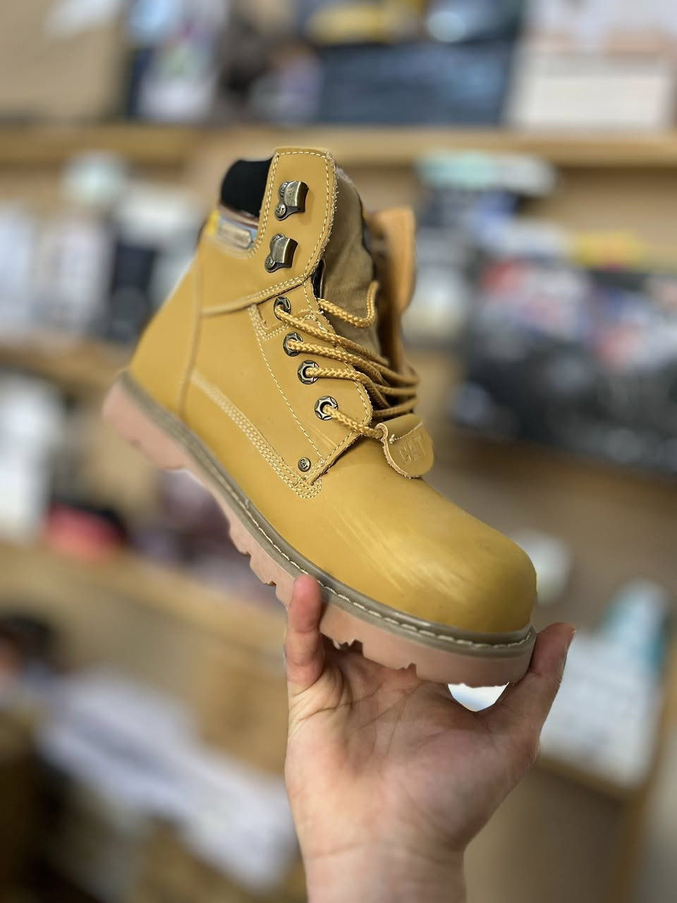 بوت cat 
قياس 43 
سعر 25 مع التوصيل


**إذا كنت صاحب هذا الإعلان وتريد حذفه لأي سبب، رجاءا أرسل رسالة إلى الدعم الفني**