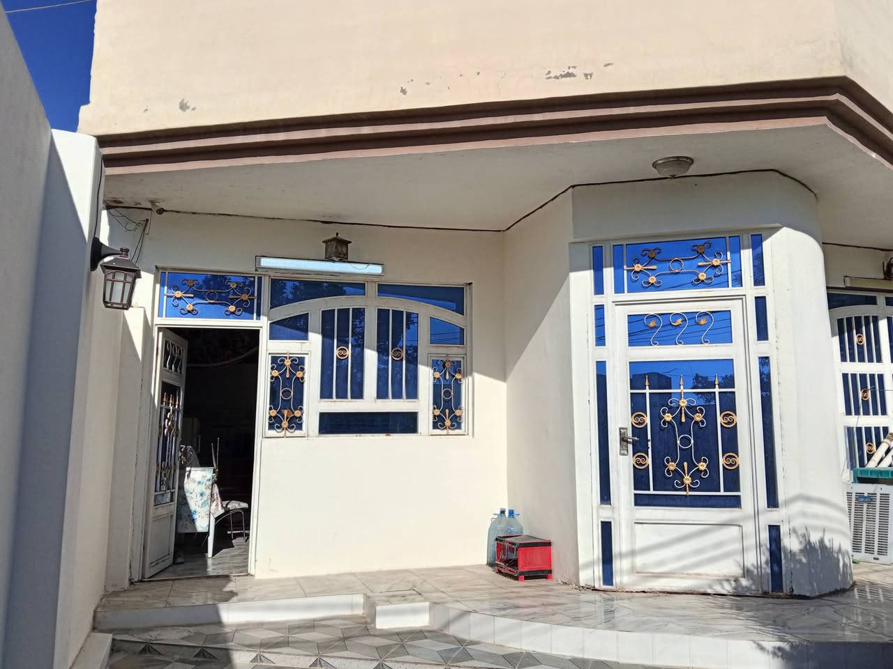 بيت طابق واحد للبيع في القلعة المساحة 250 على نهر الأسحاقي بدون طابو غرفتين صالة وموزع ومطبخ مؤثث بالكامل  درجة اولى .. السعر 65 مليون قابل للتفاوض للأستفسار الاتصال ..او مراسلة على الواتساب  *********** و***********
