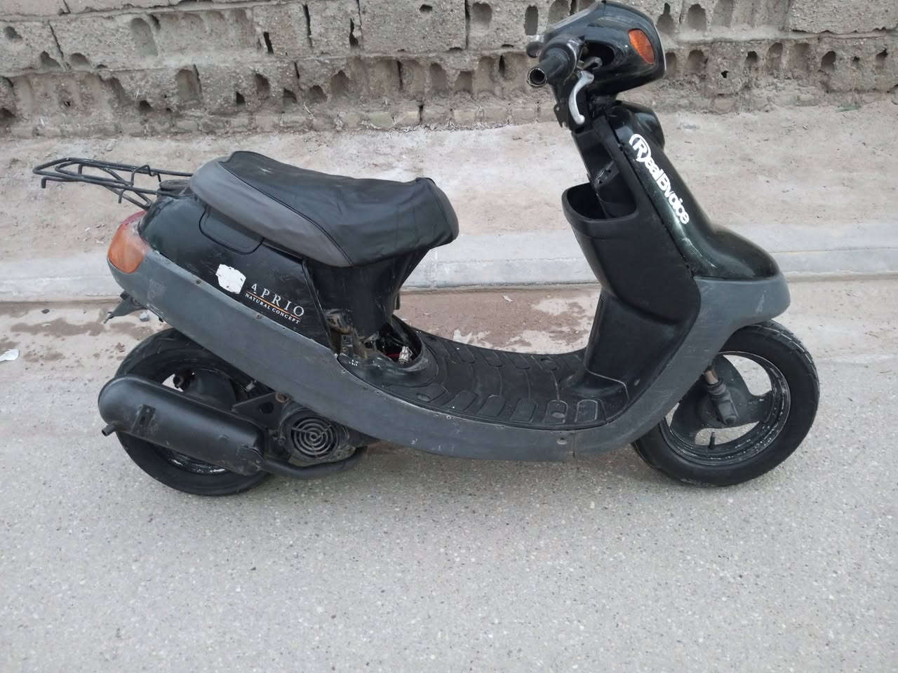 للبيع السعر 200 / ***********
