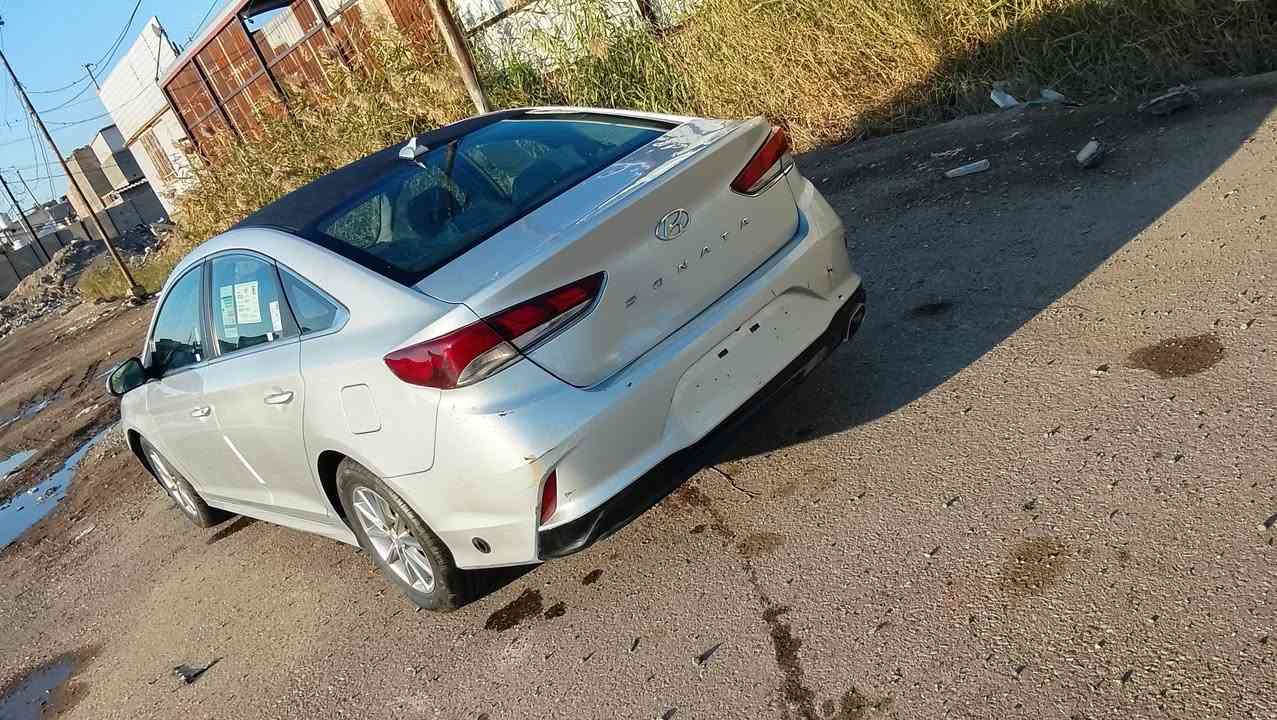 سلام عليكم سوناتا موديل 2018 حادثهة بل منشور بدون دواخل جاملغ وبنيد بل عراق بيهة حالون منضومه غاز سنوية ورقم جديد تحويل وكاله حاضر مكينه كير تبريد كلة جاهز كشن تدفئه تحكم ستيرن جهتين حاكيه شاشه جبيره كامله دواره حساسات رادارات بدأت خلفي امامي  مابيهة كل نقص مكان سيارة بغداد
سعر 105 وماكوهيج سعر 
تصال ***********
