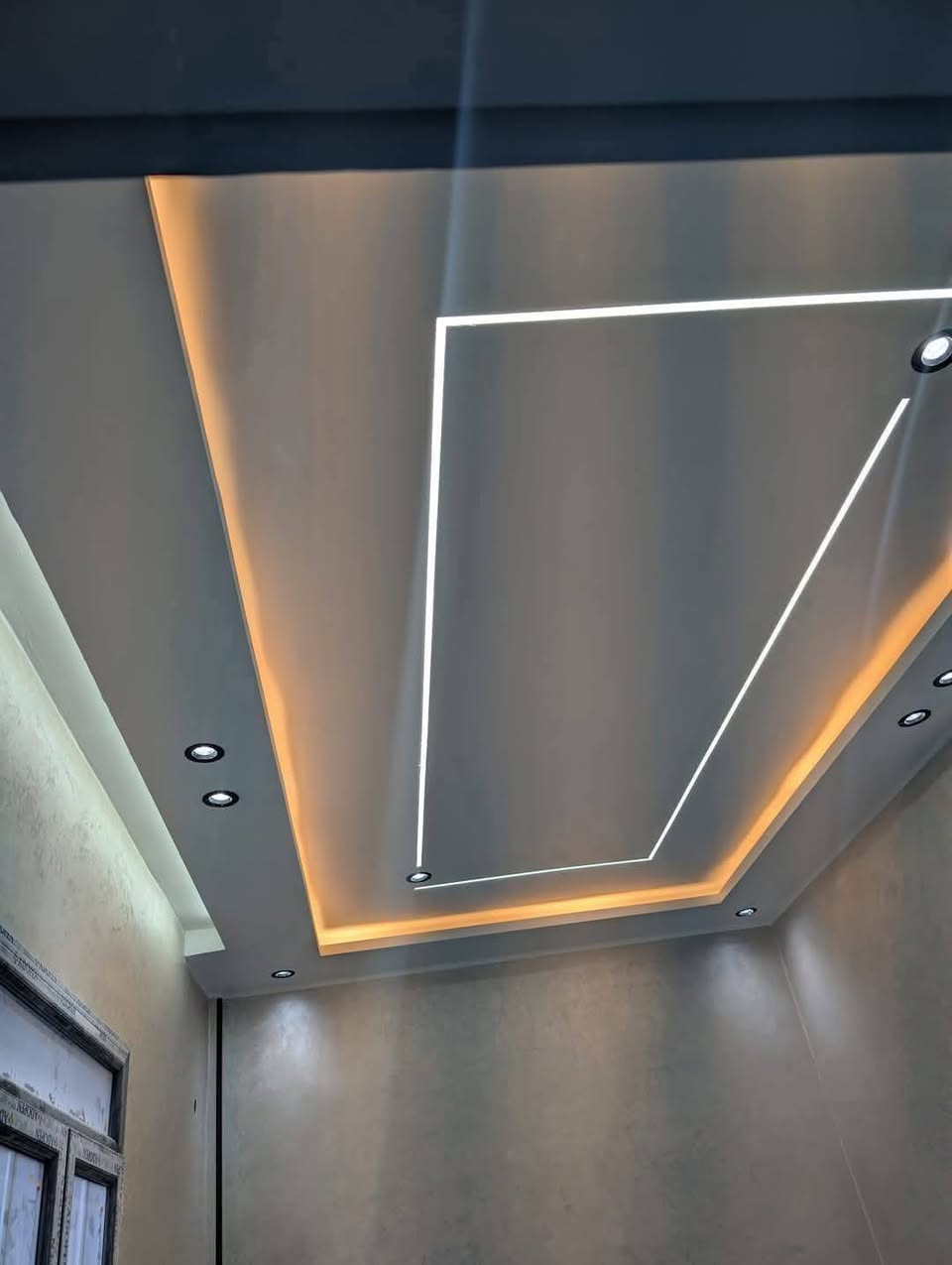 اعمال ديكورات منازل باسعار مناسبة اتصل واتساب او *********** المكان بغداد
