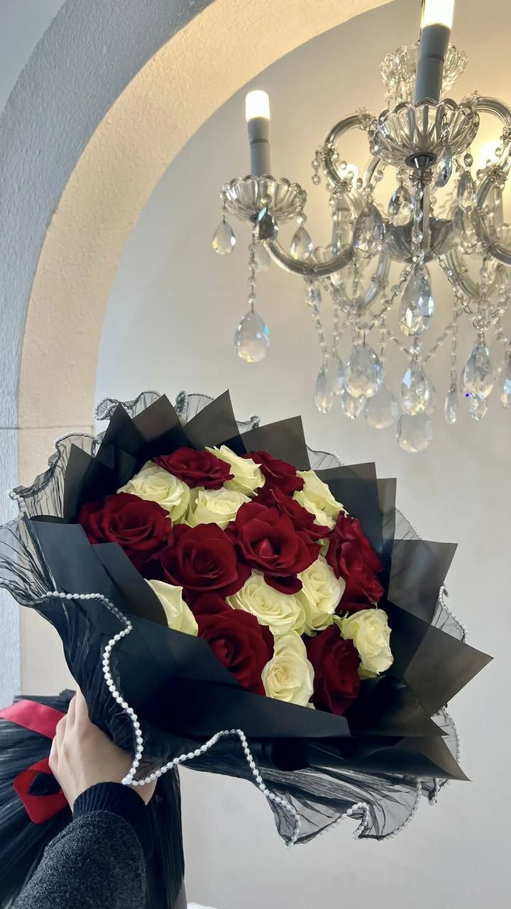 السلام عليكم 
عنواني مقابيل حلويات عدنان اسم المحل كوشات زواج النورين 
محل مختص ببيع الورد الطبيعي والصناعي والهدايا 
اهلاً وسهلاً بيكم بكل وقت تنوروني ♥️
للحجز والاستفسار ***********
