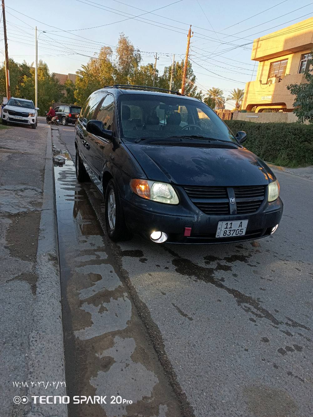 السلام عليكم اخوان 
للبيع دوج كرفان 2007 مواصفاتها 
ابواب كهرباء +الجنطة كهرباء ثلاث قطع تبريد  شغال كشنات بلع خمسة ويل كب الكاعية مغلفة جلد كير محرك حلوات  لاصرف ولاتنقيص رقم  انكليزي السيارة باسمي بيها طخة بالباب السلايد جهة اليمين موضحة بالصوره القمارة والبنيد جارد السيارة موجودة بحي الجهاد  السعر 75 ورقة وبيها مجال للاستفسار الاتصال على الرقم ***********
