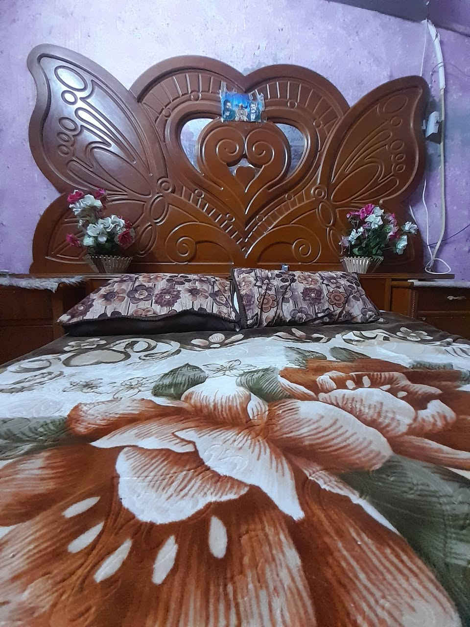 السلام عليكم متاح للبيع غرفة اخشاب نضافة 80% المكان البصرة القرنة ناحية الشافي السعر مناسب سعر خاص الاستفسار ***********
