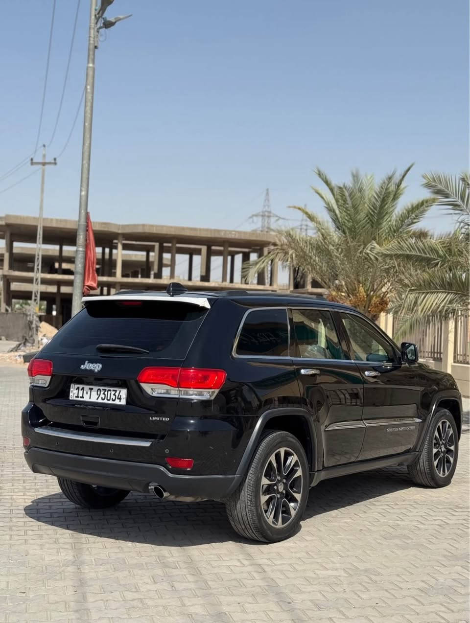 180$ وبيها مجال بسيط

جيب مديل 2017فوول بلاص لمتدد 

ضرر السياره بنيد وجاملغات 

سونار موجود 

رقم السياره بغداد انكليزي 

تحويل شوكت ماحب مكان السياره النجف الأشرف 

المواصفات 

6سلندر 3600مكفول 

فتحه سقف بنوراما 

كشنات جلد تدفئه تبريد 

كشن السائق خزن ميموري ذاكره 

سستم صوت 9سماعات +دمام جنطه 

صندوق كهرباء 

رادارات جانبيه اماميه 

شاشه 8انج 

نضام GPS

كأمره دواره 

لايت زنون زرع عدسات ضمان 

اوتو ستوب 

اوتو بريك 

فور ويل 4x4

3انضمه قياده نضام سبورت +ايكو 

مري قلاب مع رجوع إلى الخلف R

دواخل صاج+تطعيمات فايبر بلادي 

تبريد 3قطع 

عداد المسافه 85ميل 
وباقي المواصفات Jeepالغنيه عن التعريف
***********
